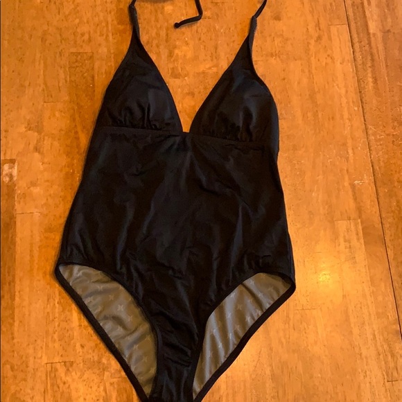 Low back one piece - Picture 3 of 3